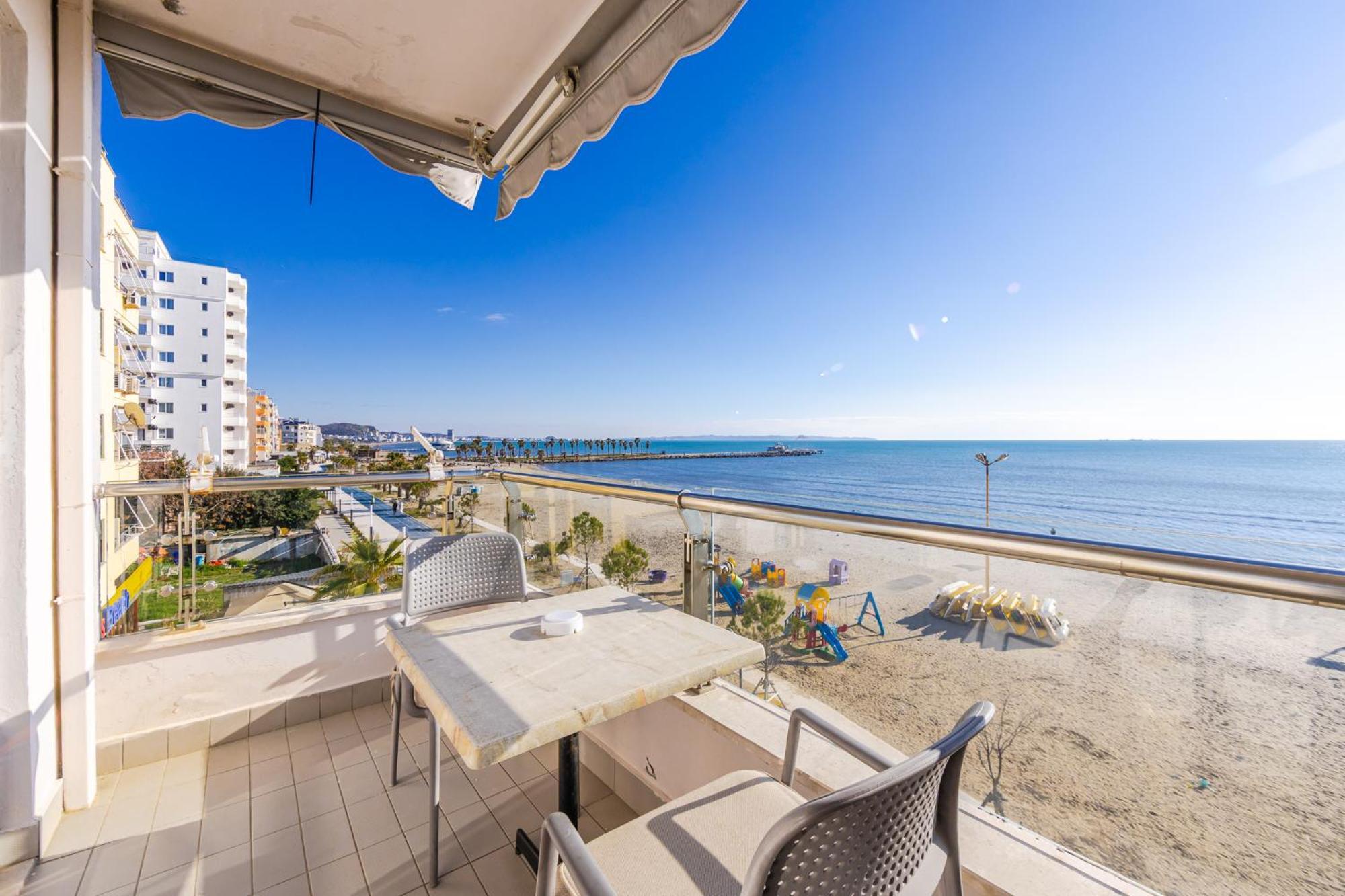 The Beachfront Apartment Дуррес Екстер'єр фото