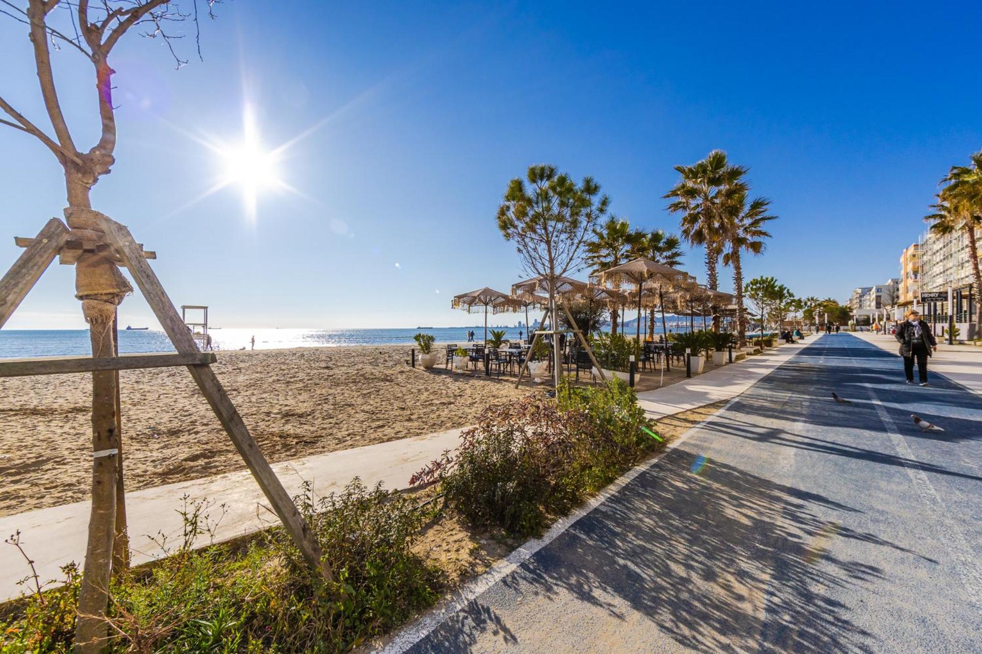 The Beachfront Apartment Дуррес Екстер'єр фото