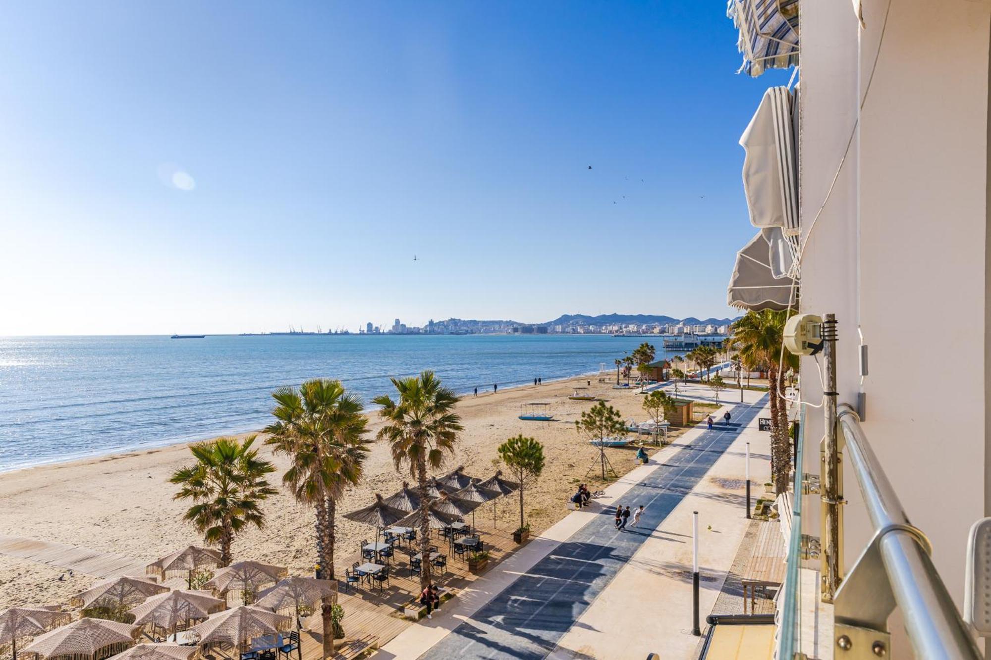 The Beachfront Apartment Дуррес Екстер'єр фото