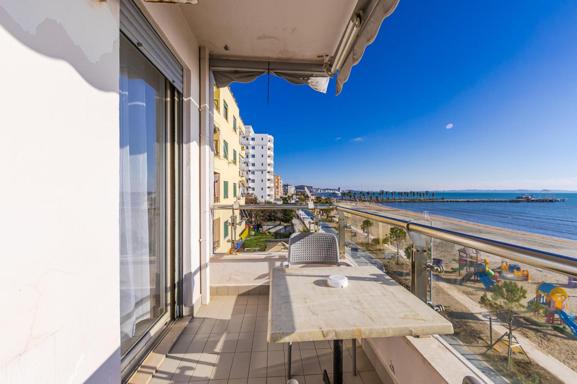 The Beachfront Apartment Дуррес Екстер'єр фото
